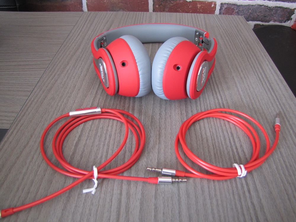 Le casque ix1 et ses deux cables - MTX Audio
