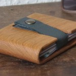 portefeuille en bois « découpé » In the Name of Wood – disponible sur l’e-boutique Dawanda