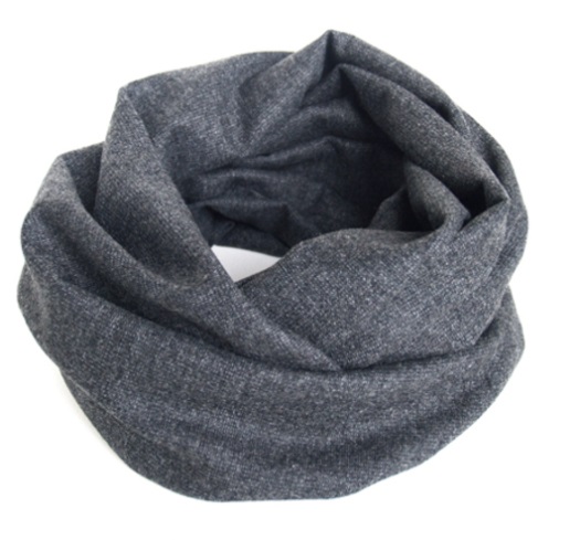 Dark grey woolen tube scarf – disponible sur l’e-boutique Dawanda