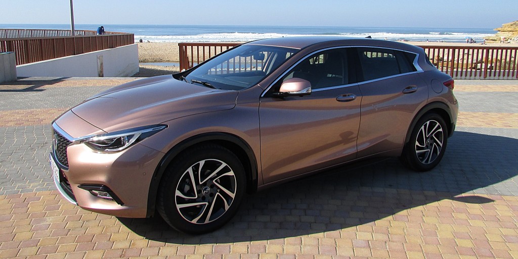 infiniti Q30 entête