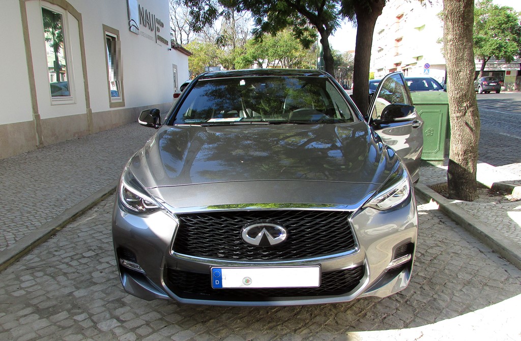 infiniti Q30 graphite shadow