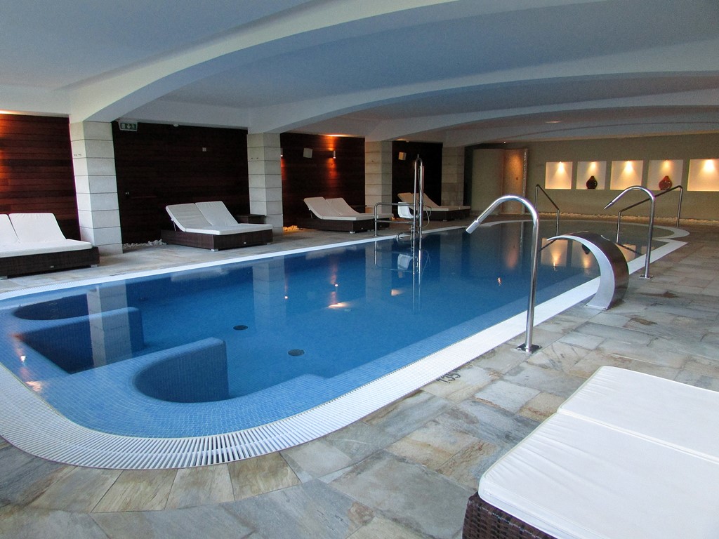 piscine interieure du spa