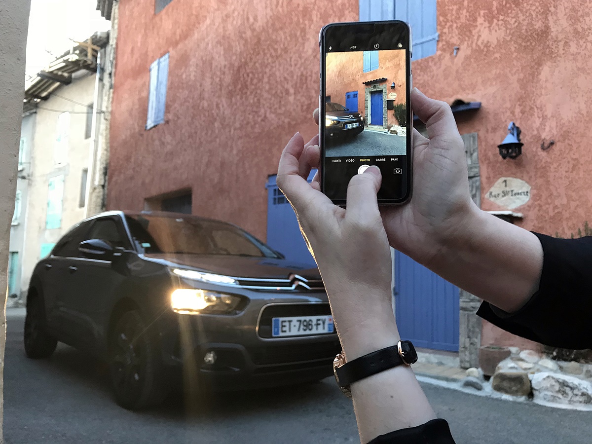 Citroen C4 Cactus - blogueuse au travail