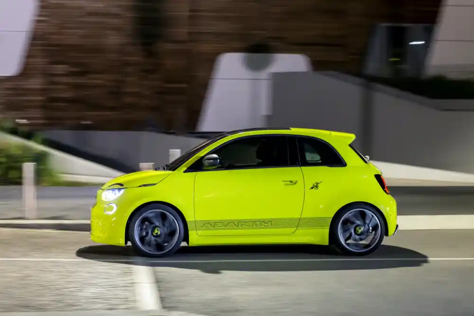 abarth 500e - profil