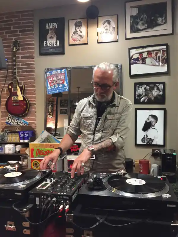 DJ