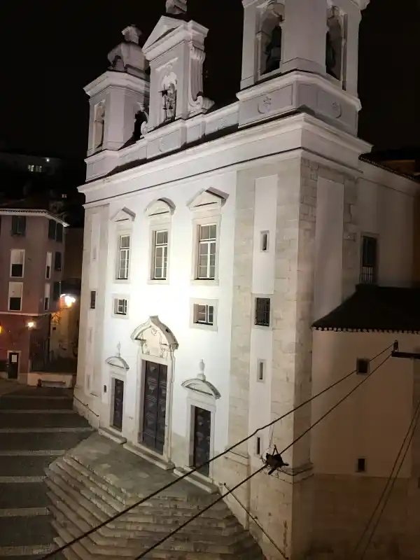 lisbonne - eglise quartier alfama