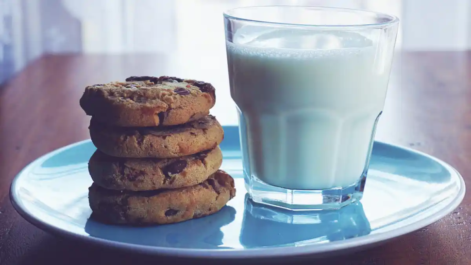 cookies et verre de lait
