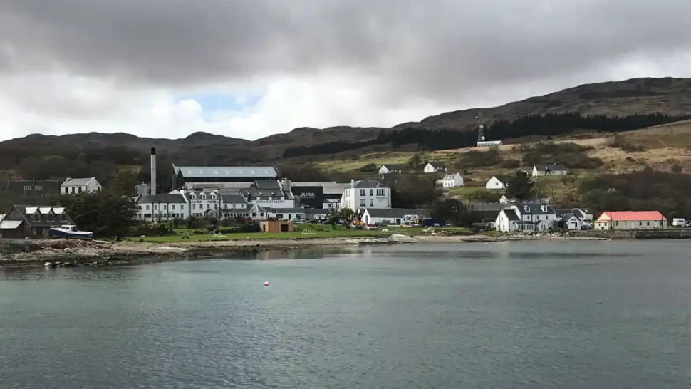 distillerie jura depuis la mer